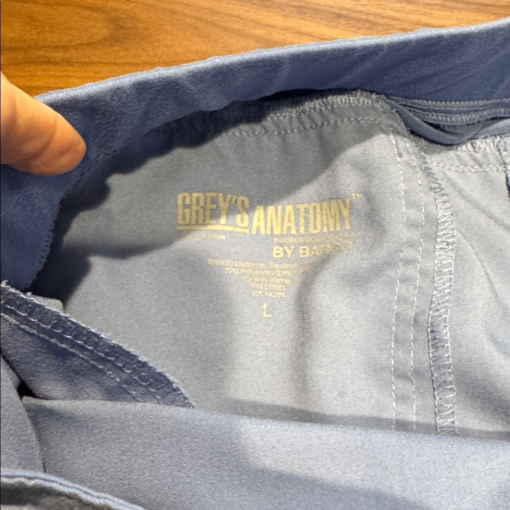 Grey’s Anatomy scrub set - Picture 6 of 7